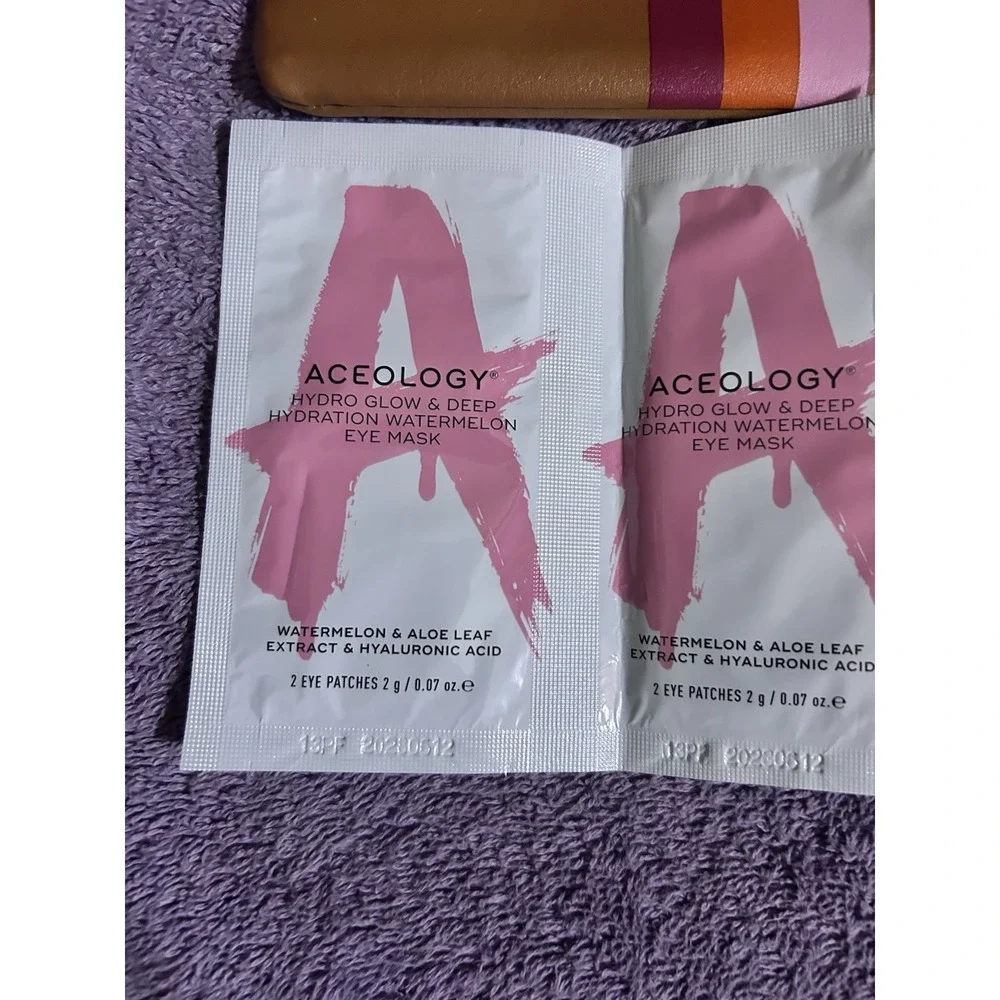 Mo-Beauty  Liquid Metallic Eyeshadow  2mL & Aceology Eye Patches & Dermalactives